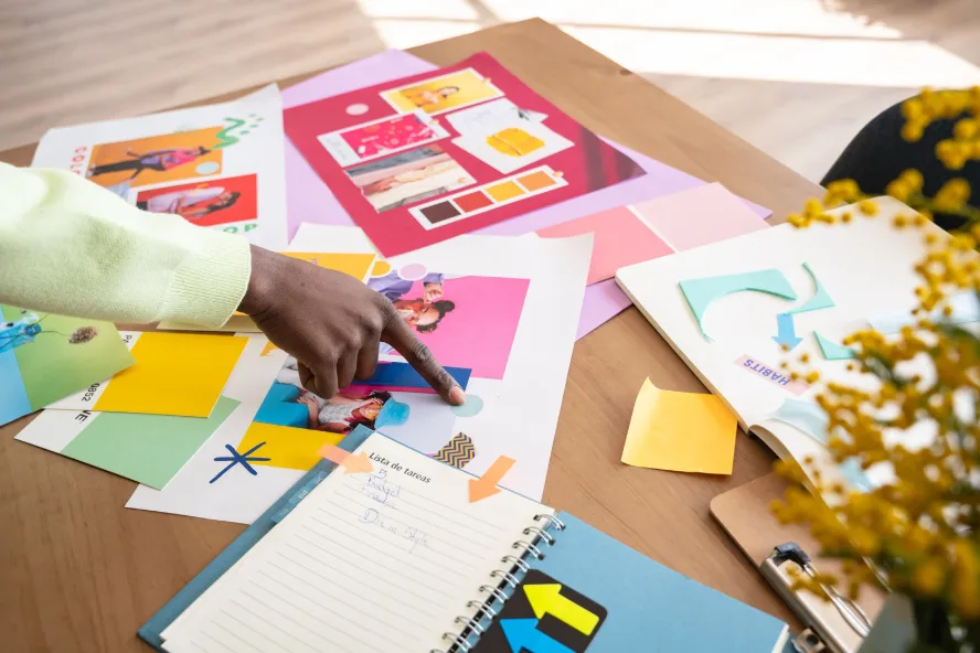 Branding en merkidentiteit – creatieve moodboard en kleurstalen